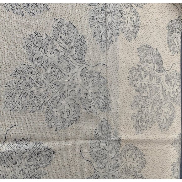 Fat Quarter 18x22 Ivory & Gray Vine Leaf Patterned Quilting Fabric - Picture 1 of 4